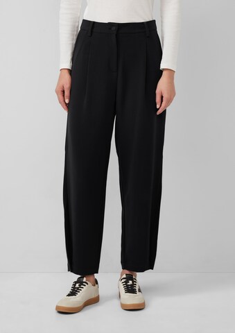 Effilé Pantalon à pince s.Oliver en noir : devant