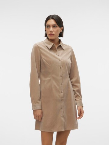 Robe-chemise 'TRIM' VERO MODA en beige : devant