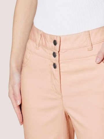 MADELEINE Regular Jeans in Pink