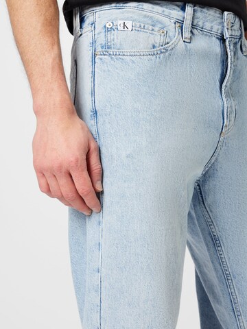 Calvin Klein Jeans جينز واسع جينز بلون أزرق