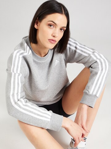 ADIDAS SPORTSWEAR Спортен суитшърт с качулка в сиво