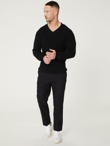 DAN FOX APPAREL - Tapered Calças com vincos 'Ediz' em preto