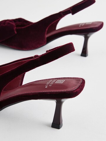 Next Pumps in Rot