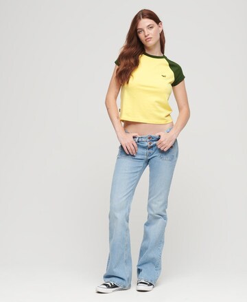 T-shirt 'Essential' Superdry en jaune