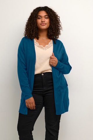 Cardigan KAFFE CURVE en bleu : devant