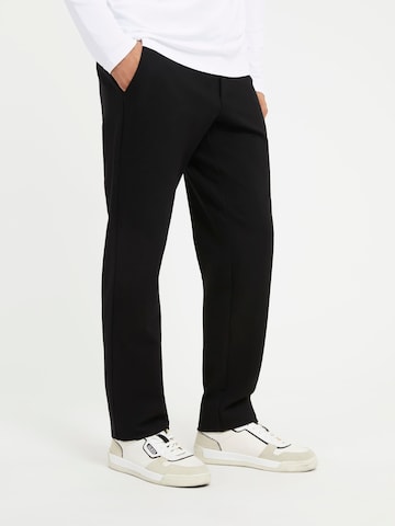 GUESS Regular Pants in Black: front