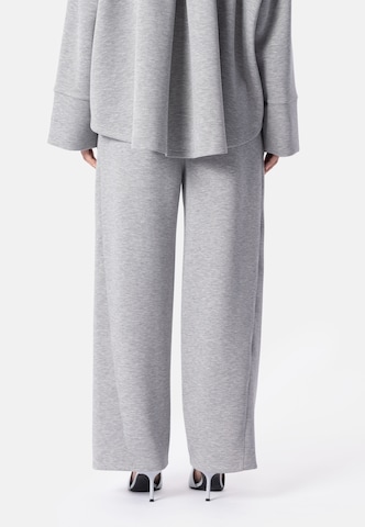Wide leg Pantaloni 'Reena' di Elias Rumelis in grigio
