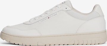 TOMMY HILFIGER Sneakers 'Basket Core' in White: front
