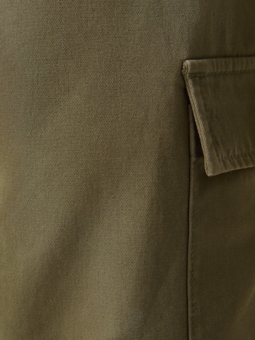 Bershka Loose fit Cargo Pants in Green