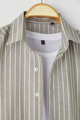 Coupe regular Chemise Trendyol en vert