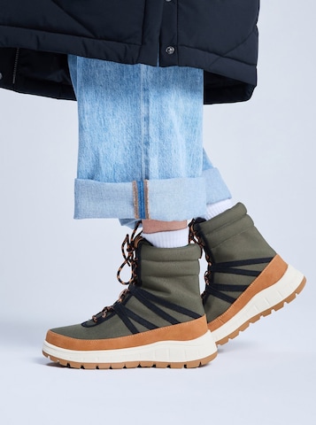 ROXY Snow Boots in Green: front