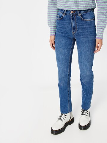 PIECES Tapered Jeans 'DELLY' in Blauw: voorkant