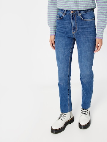 PIECES Tapered Jeans 'DELLY' in Blau: predná strana