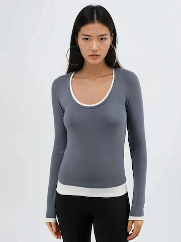 Camicia da donna di Busem in grigio: frontale