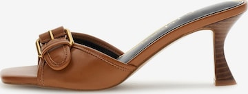 GUESS Sandale in Braun: Vorderseite