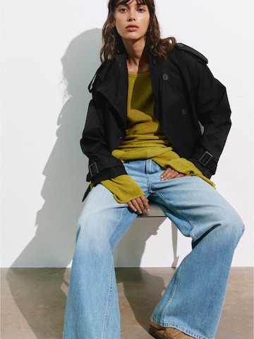 Pull&Bear Välikausitakki värissä musta