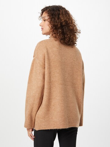 ABOUT YOU Pullover 'Tia' in Braun