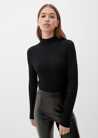 Pull-over QS en noir : devant