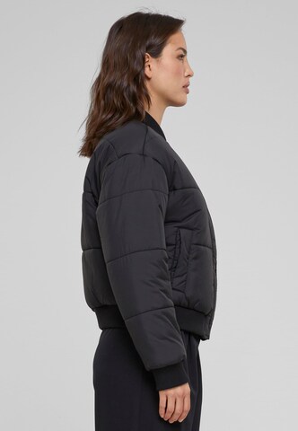 Urban Classics Übergangsjacke in Schwarz