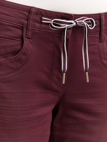 TOM TAILOR Tapered Broek in Rood