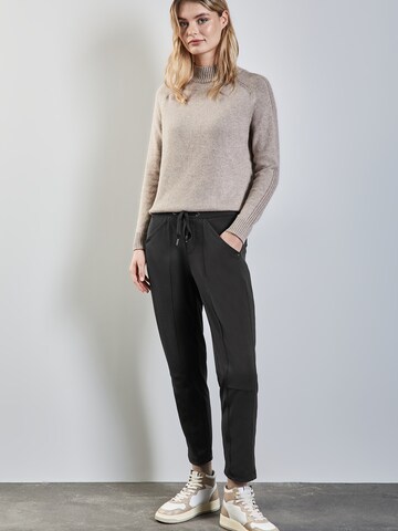 STREET ONE - Loosefit Pantalón chino 'Bonny' en negro