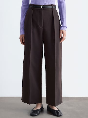 & Other Stories Wide leg Pleat-front trousers in Brown: front