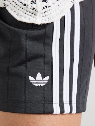 Loosefit Pantalon 'FB' ADIDAS ORIGINALS en noir
