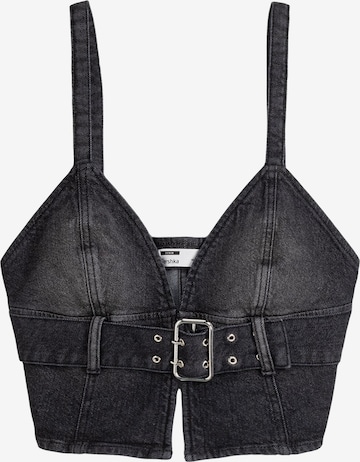 Top di Bershka in nero: frontale