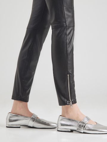 Slimfit Pantaloni de la Tally Weijl pe negru
