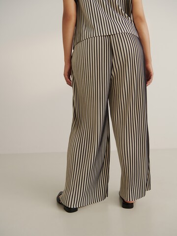Guido Maria Kretschmer Curvy Regular Trousers 'Luise' in Beige