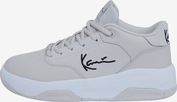 Baskets basses Karl Kani en beige : devant