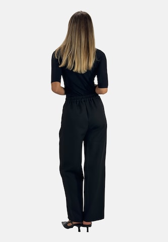 Elara Loose fit Pleat-Front Pants in Black