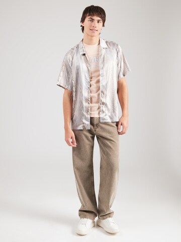 GUESS - Camiseta en beige