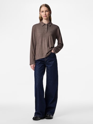 PIECES Póló 'PCRITT' - barna