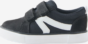 Sneaker di Next in nero: frontale