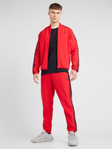 Effilé Pantalon ADIDAS ORIGINALS en rouge