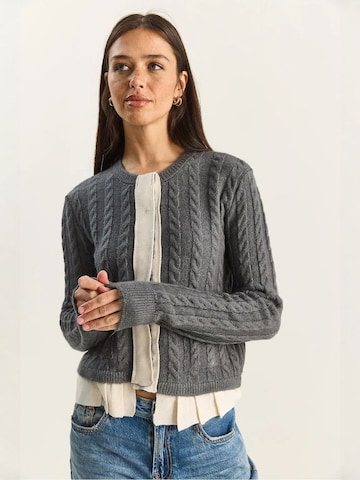 Cardigan Bianco Lucci en gris