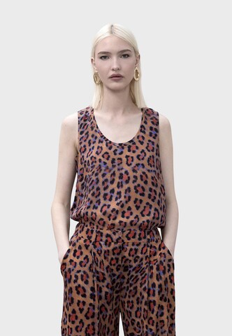 Lola Casademunt - Top em castanho: frente