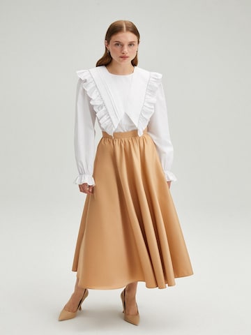 Touche Prive Skirt in Beige: front