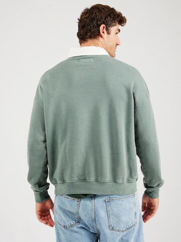 Abercrombie & Fitch - Sweatshirt 'ESSENTIAL' em verde