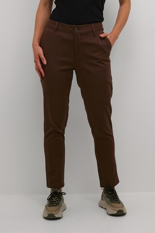 Regular Pantalon chino 'caya' CULTURE en marron : devant