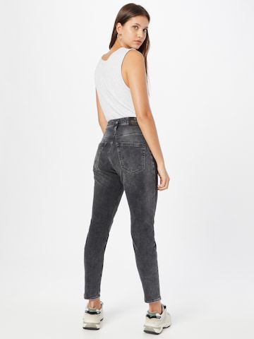 Regular Jean 'Shyra' Herrlicher en gris