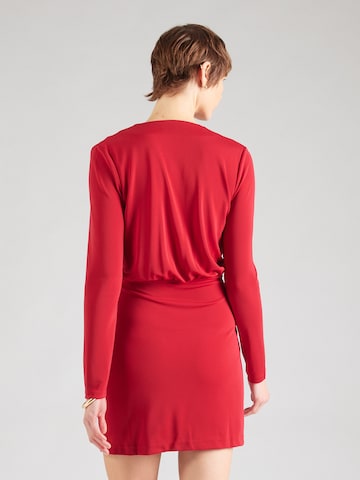 Rochie de cocktail de la Banana Republic pe roșu