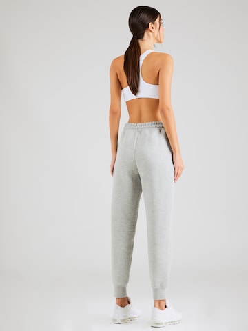 Effilé Pantalon Nike Sportswear en gris