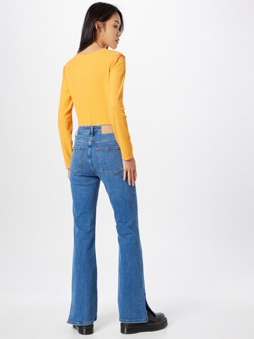 NU-IN Flared Jeans in Blau