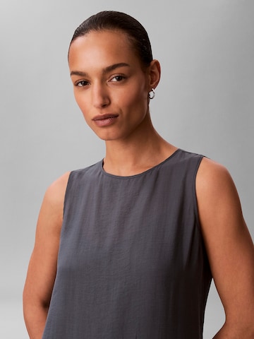 Robe Calvin Klein Jeans en bleu