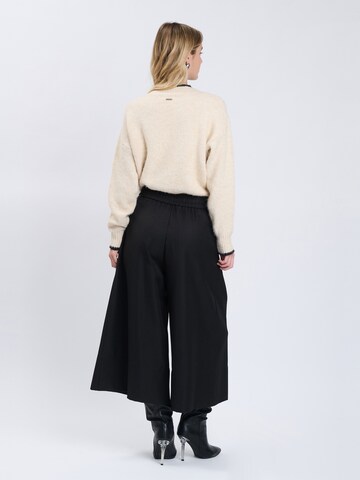 Influencer Loosefit Hose in Schwarz