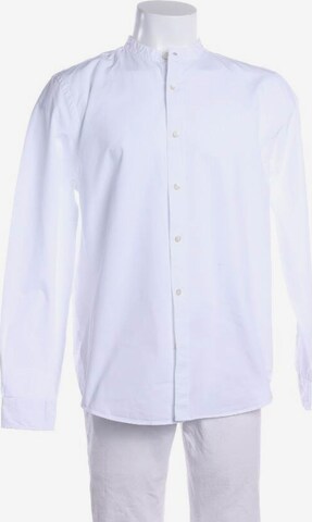 Closed Button Up Shirt in L in White: front