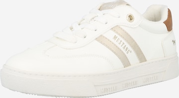 MUSTANG - Sapatilhas baixas em branco: frente