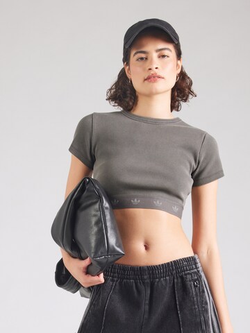 ADIDAS ORIGINALS - Camiseta en gris: frente